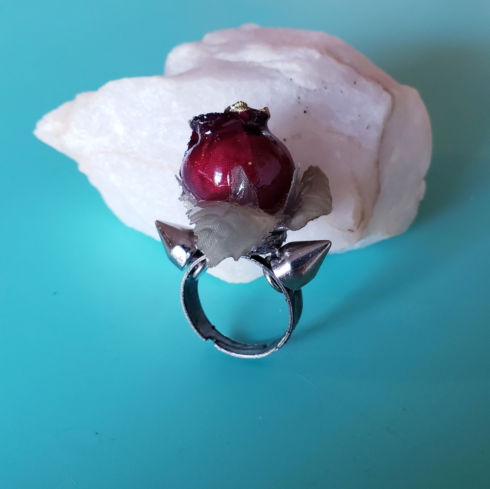 🌹 Spiked rosebud ring